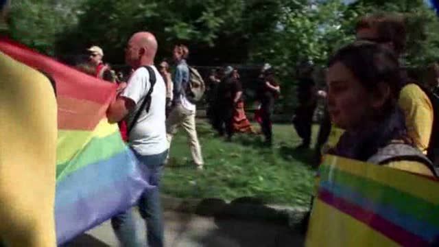 News video: Raw: Gay Rights Activists March in Ukraine